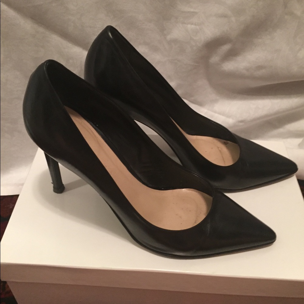 Classic black leather Delman pumps, size 6.5